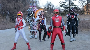 No.1 Sentai Gozyuger Episode 14 Sub Indo
